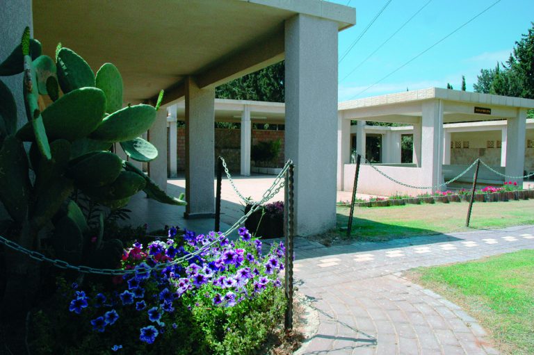 File Name : DSC_0034.JPG
File Size : 1.4MB (1471590 Bytes)
Date Taken : 2005/05/02 10:10:36
Image Size : 3008 x 2000 pixels
Resolution : 300 x 300 dpi
Bit Depth : 8 bits/channel
Protection Attribute : Off
Hide Attribute : Off
Camera ID : N/A
Camera : NIKON D70
Quality Mode : N/A
Metering Mode : Matrix
Exposure Mode : Unused
Speed Light : No
Focal Length : 18 mm
Shutter Speed : 1/500 second
Aperture : F11.0
Exposure Compensation : 0 EV
White Balance : N/A
Lens : N/A
Flash Sync Mode : N/A
Exposure Difference : N/A
Flexible Program : N/A
Sensitivity : N/A
Sharpening : N/A
Image Type : Color
Color Mode : N/A
Hue Adjustment : N/A
Saturation Control : N/A
Tone Compensation : N/A
Latitude(GPS) : N/A
Longitude(GPS) : N/A
Altitude(GPS) : N/A